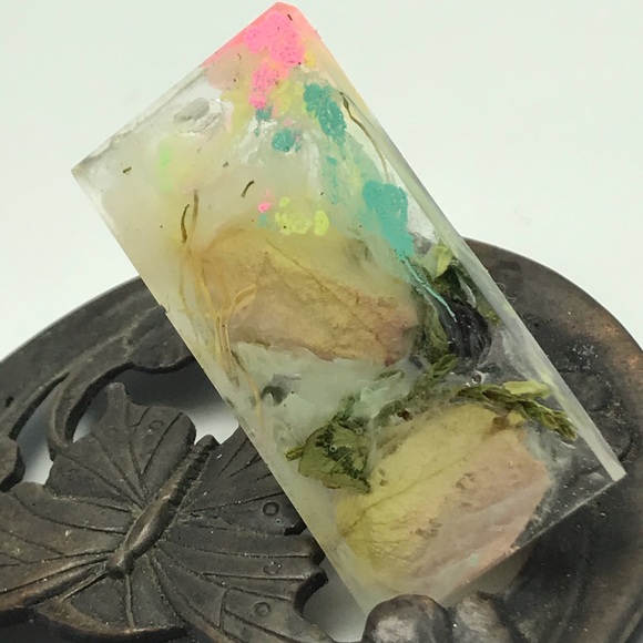 Rose petal resin pendant large bar with hole - Picture 7 of 16